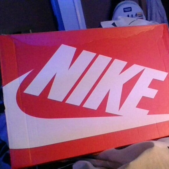 Nike - Picture 3 of 6